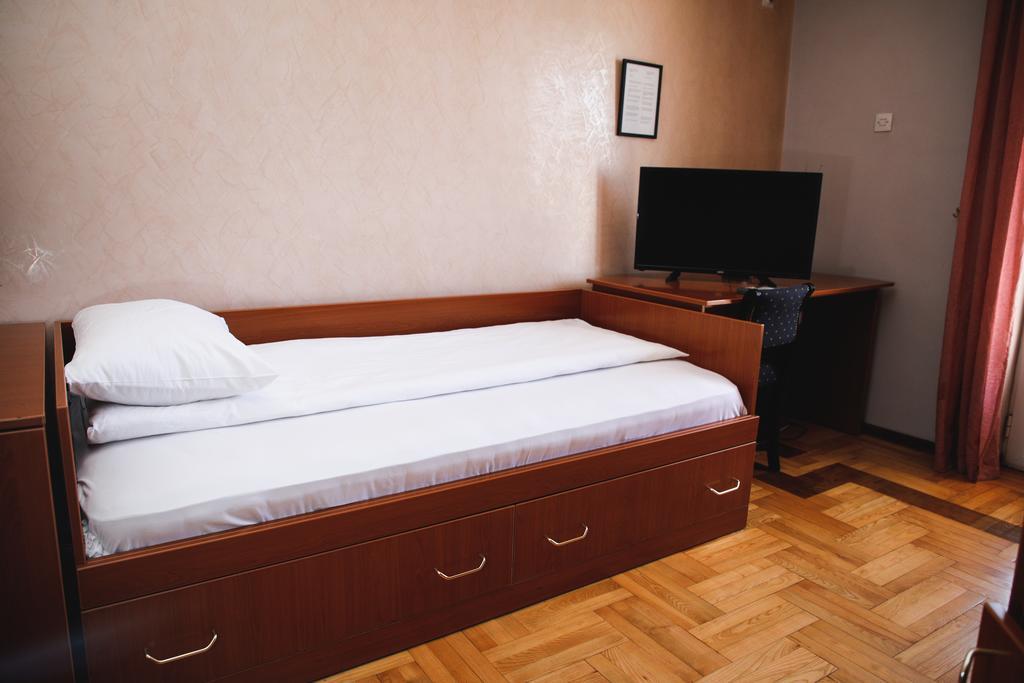 פודגוריצה Hotel Bojatours מראה חיצוני תמונה