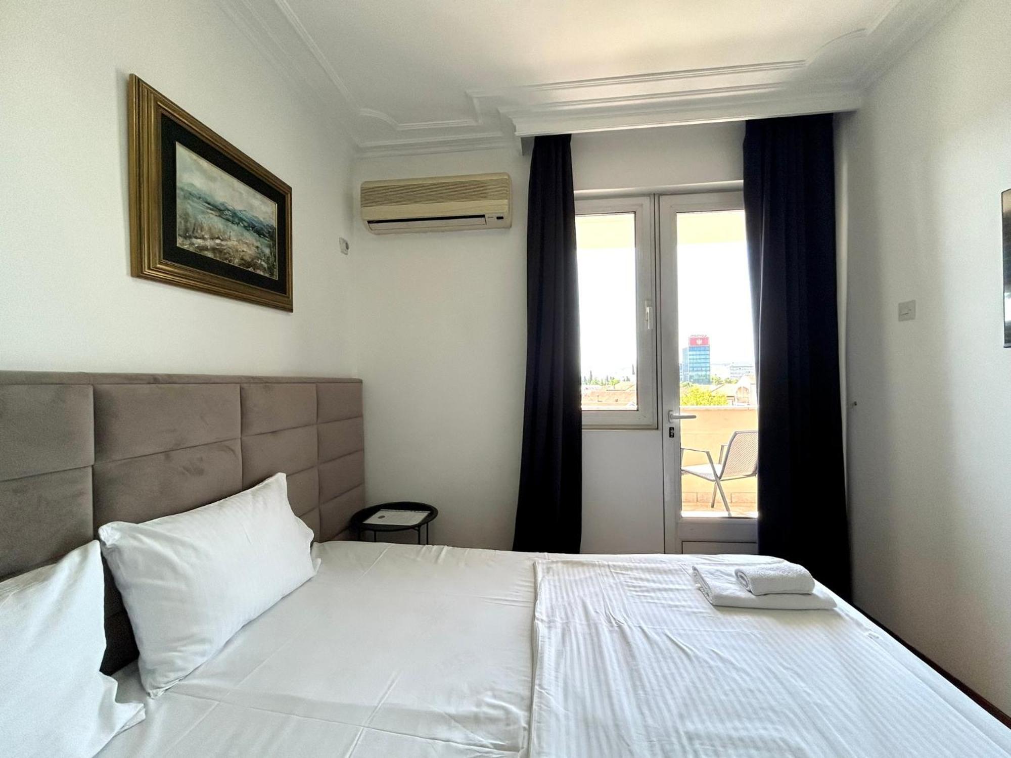 פודגוריצה Hotel Bojatours מראה חיצוני תמונה