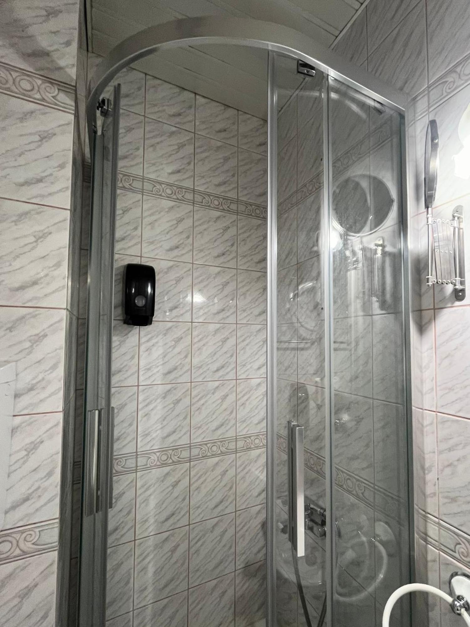 פודגוריצה Hotel Bojatours מראה חיצוני תמונה