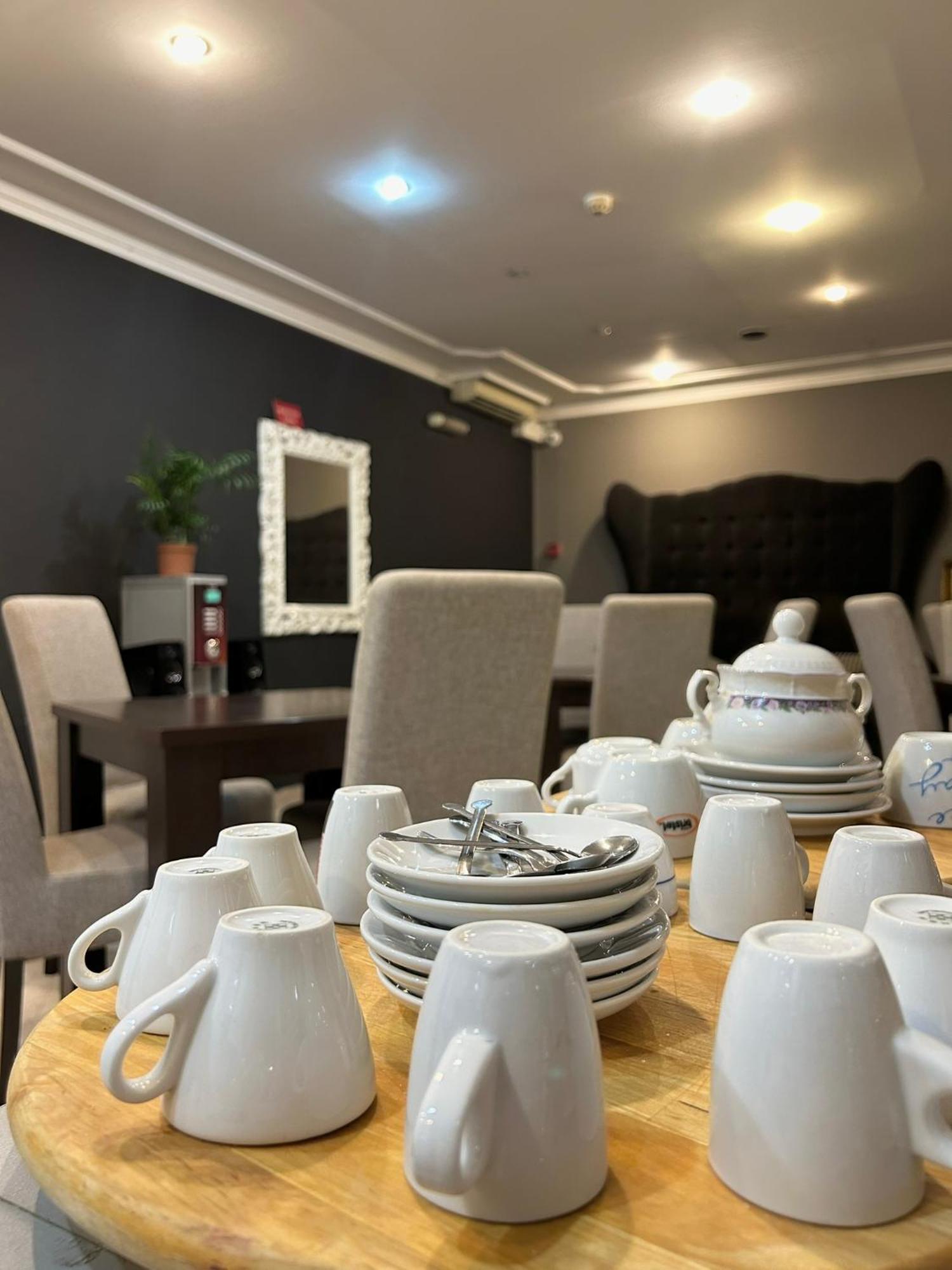 פודגוריצה Hotel Bojatours מראה חיצוני תמונה