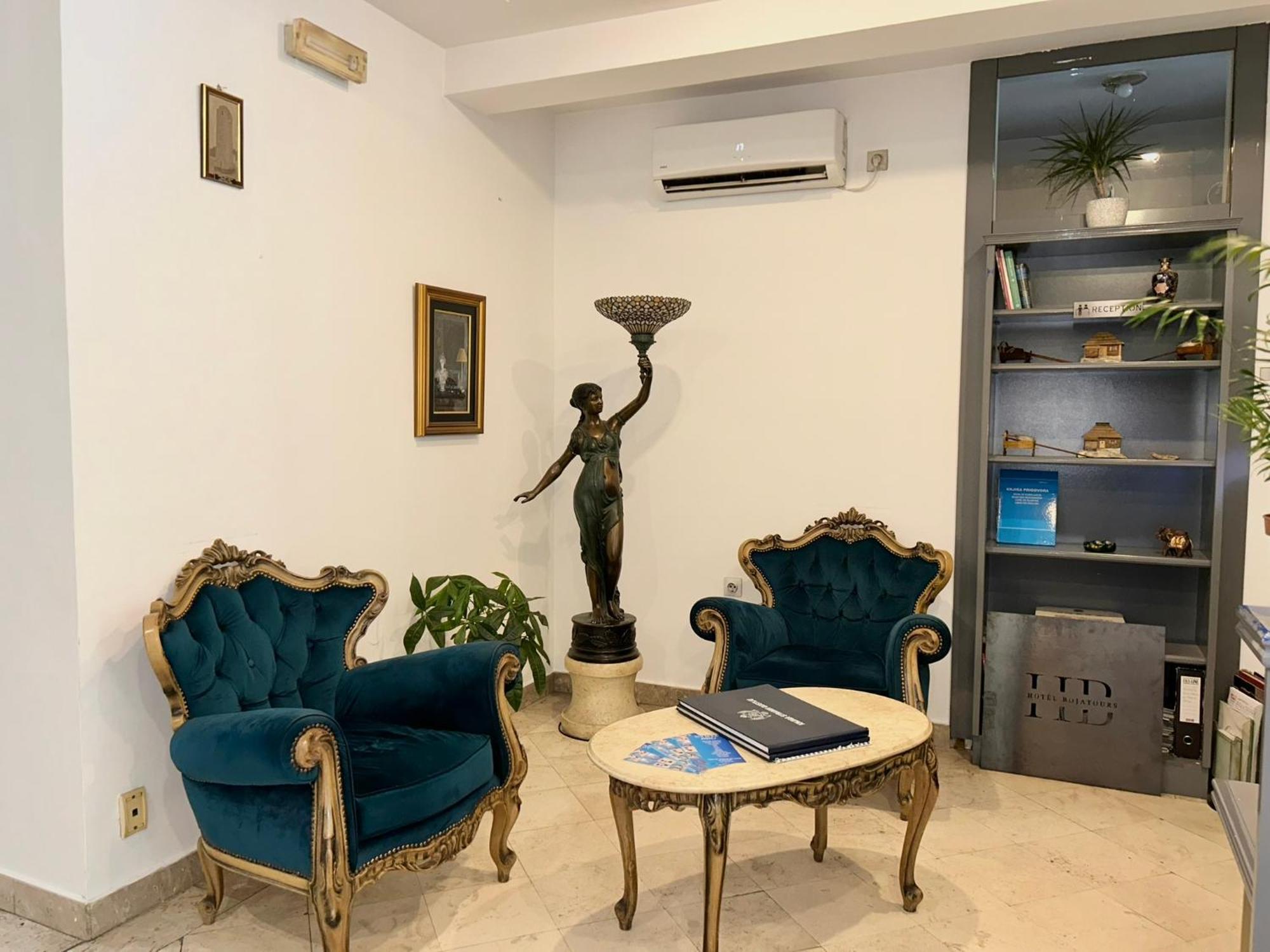 פודגוריצה Hotel Bojatours מראה חיצוני תמונה