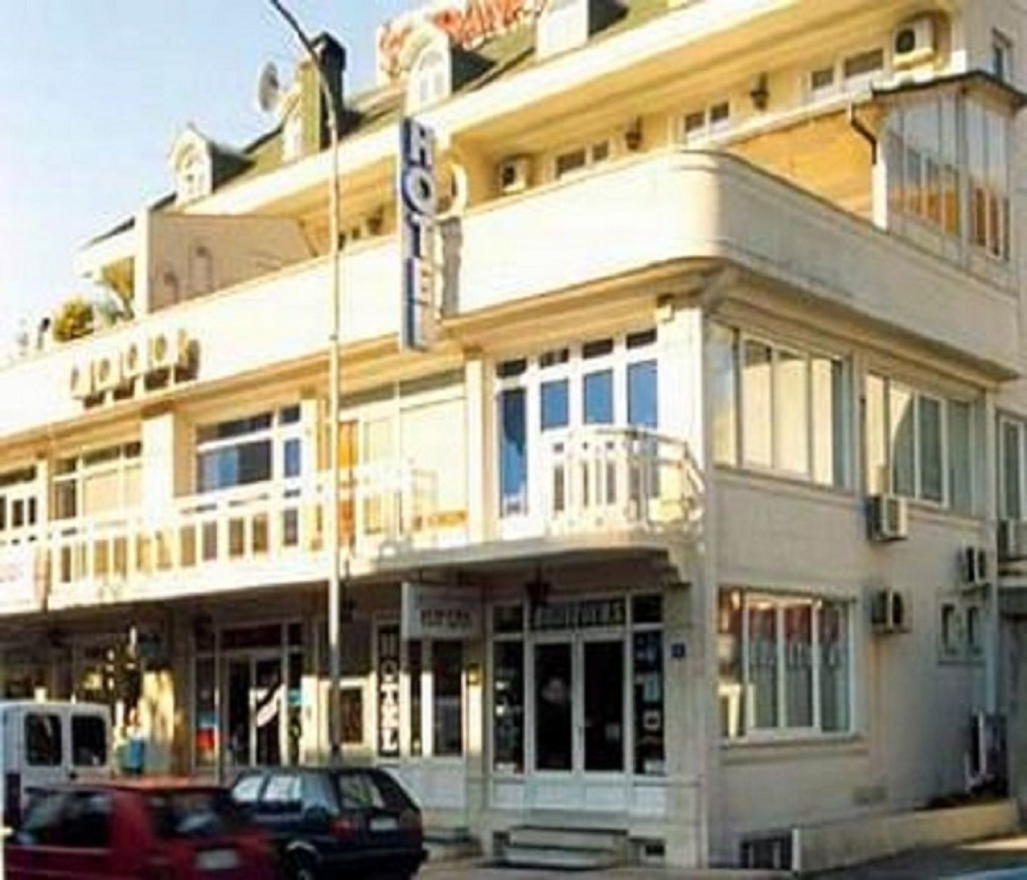 פודגוריצה Hotel Bojatours מראה חיצוני תמונה