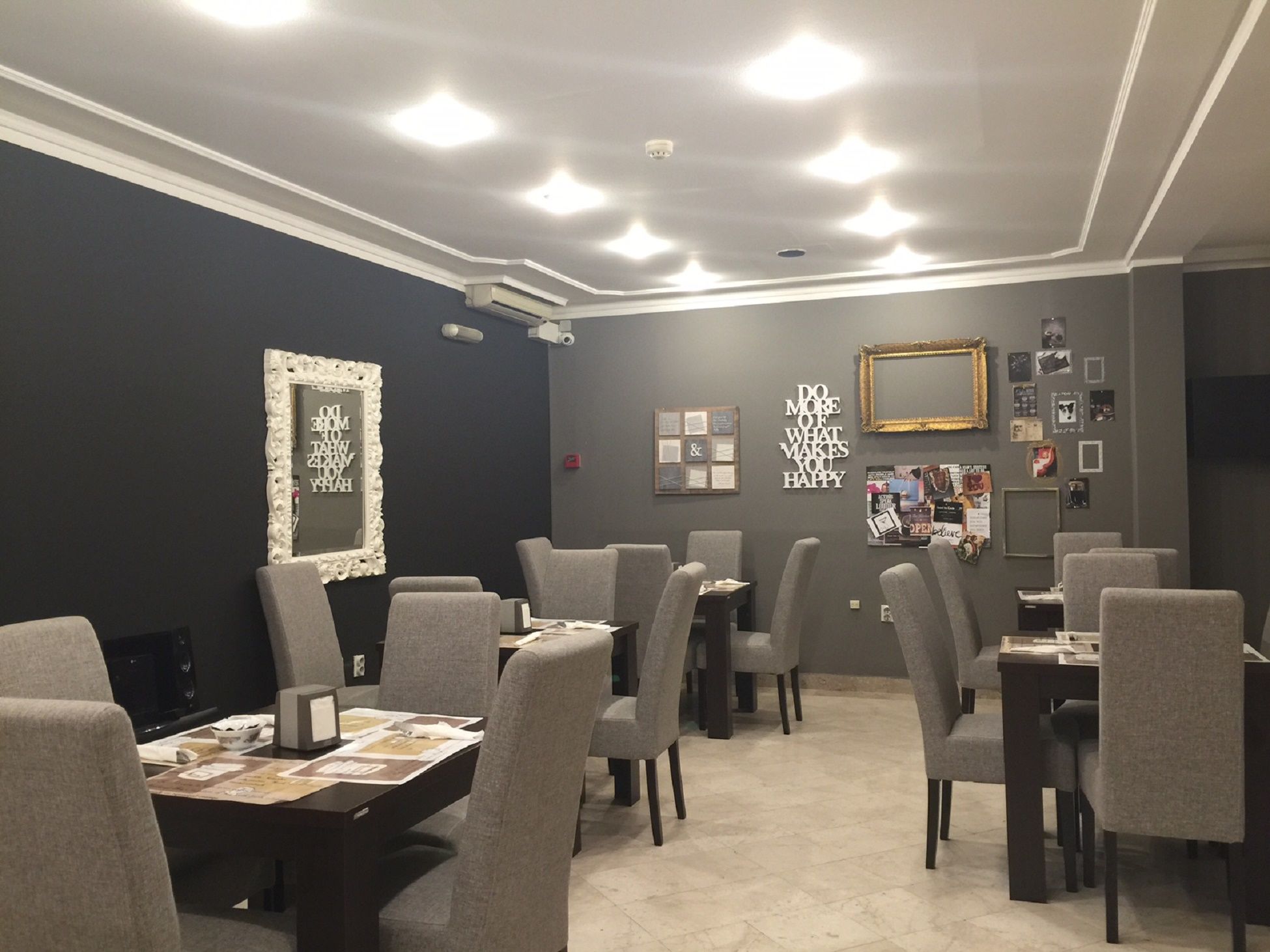 פודגוריצה Hotel Bojatours מראה חיצוני תמונה