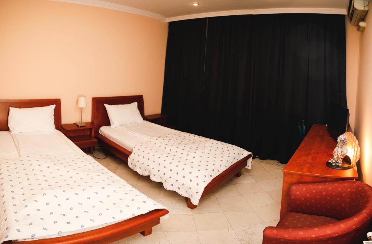 פודגוריצה Hotel Bojatours מראה חיצוני תמונה