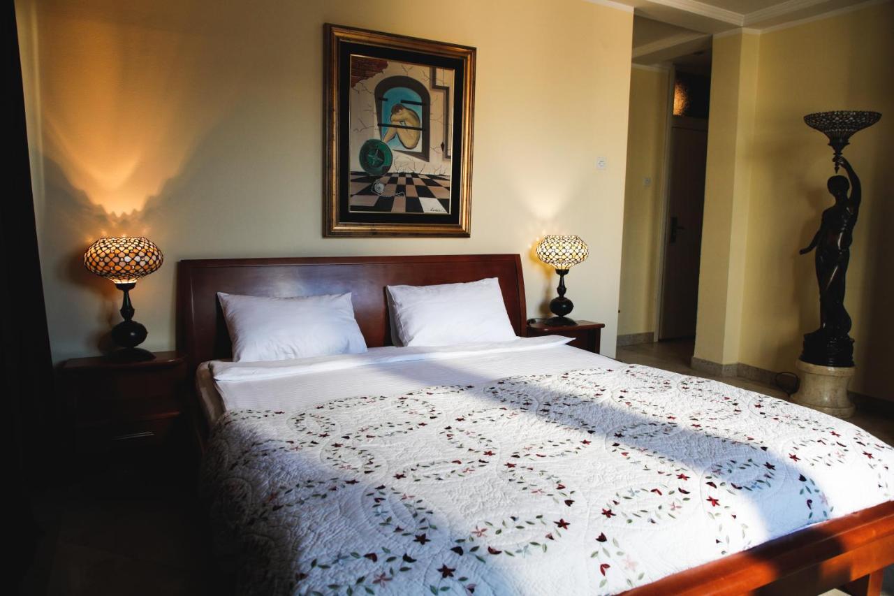 פודגוריצה Hotel Bojatours מראה חיצוני תמונה
